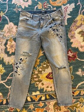 Silver Jeans Izzy Floral Embroidered Distressed Jeans